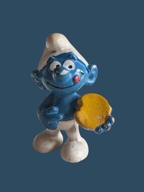 10/$25 Vintage Bully 20080 Smurf with Biscuit PVC Figure